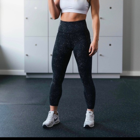 ZYIA Pants - ZYIA size 14-16 black reflective light and tight.  7/8 24 in. Pockets​